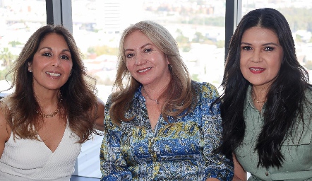  Mónica Monroy, Doris Montoya y Ana Ávila.