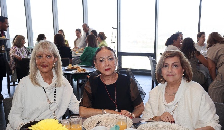  Chayo Ortuño, Rebeca Konishi y Lupita Esper.