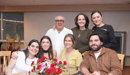   Antonio Esper, Lourdes Gómez, Ana Paula González, Catalina Esper, Andrea Vilet, Inés García y Antonio Esper Gómez.