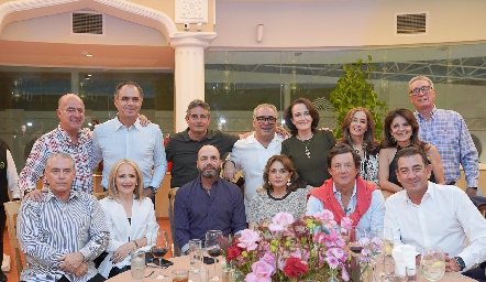 Rafael Olmos, Héctor Mahbub, Gerardo Rodríguez, Toño Esper, Lourdes Gómez, Mónica Gaviño, Patricia Silos, Salvador de la Maza, Gerardo Serrano, Claudia del Pozo, Jeppo Mahbub, Maru Martínez, Carlos López y Polo Córdova.