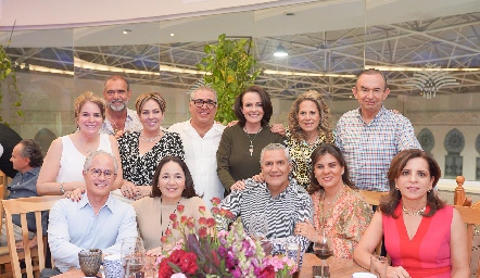  Marisa Romero, José Lorca, Laura Álvarez, Toño Esper, Lourdes Gómez, Sofía Romero, Alejandro Pérez, Jorge Aldrett, Claudia Álvarez, Juan Manuel Piñero, Montse Abella y Ana Emelia Tobías.