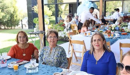  Elisa Robles, Vicky Granados y Martha Huerta.