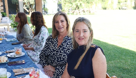  Maru Bárcena y Lourdes Gutiérrez.