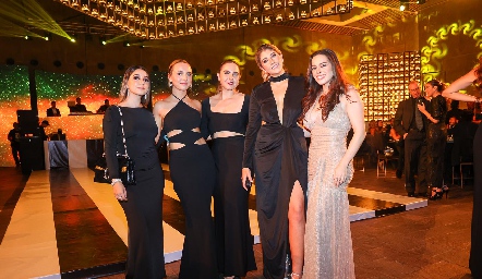  Martha Checa, Carolina Pérez, Daniela Guiral, Daniela Macedo y Paola.