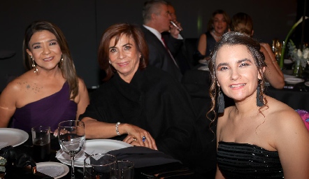  Pili Fonseca, Adriana Sánchez y Mariana González.