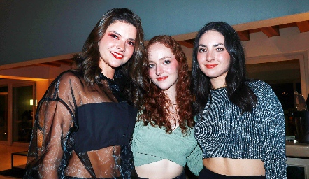  Verónica Hernández, Alejandra Ocaña y Ana Marta Ocaña.