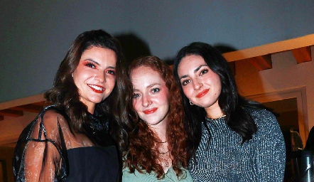  Verónica Hernández, Alejandra Ocaña y Ana Marta Ocaña.