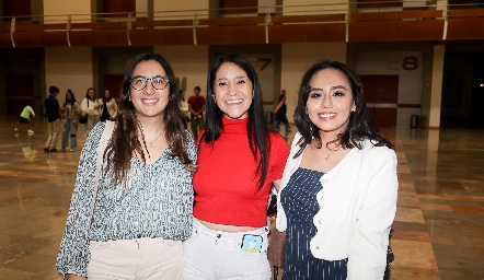  Montse Torres, Jessica Tello y Jessica Guevara.