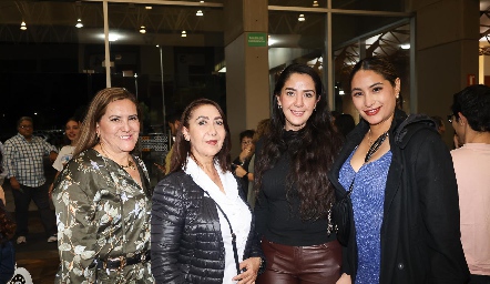  Jessica Flores, Ale Sánchez, Lulú Martínez y Evelia Huerta.