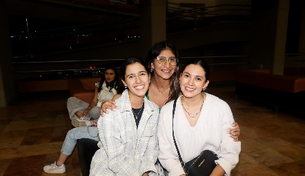  Ana Paula Aboytes, Ximena y Madeleine Espinosa.