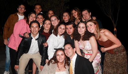  Vanessa Ruiz con sus amigos.