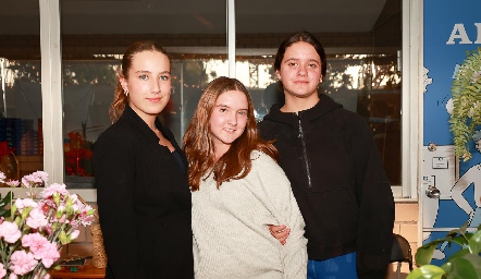  Sofía Rubín, Inés Rivera y Martina Castro.