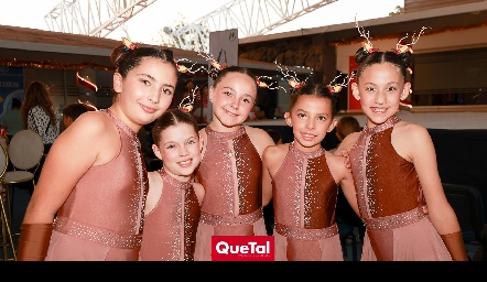  Carlota, Romina, Maríaemilia y Carlota interpretaron la coreografía Renos.