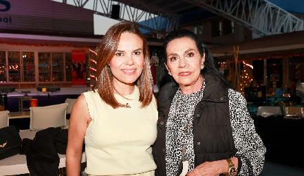  Alejandra Díaz de León y Yoya Galarza.