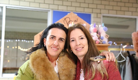  Paula Álvarez y Montse Gómez.