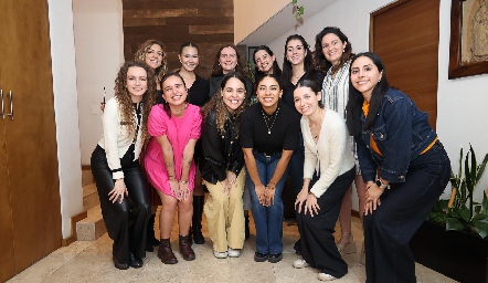  Karla Gil Alcalde con sus amigas.