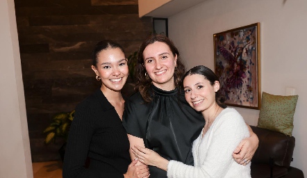  Michelle Morales, Karla Gil y Marijó Requena.