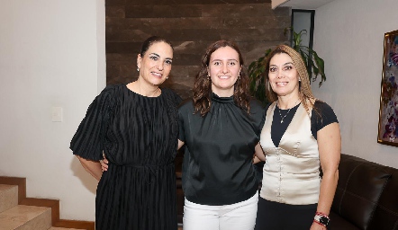  Becky Alcalde, Karla Gil y Montse Ejarque.