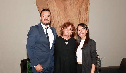  Gamaliel Zamarripa, Rosa María Pumar y Fátima Hernández.