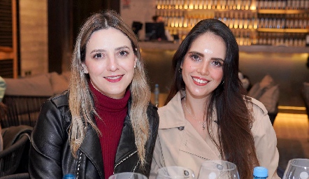  Cristina Alonso y Dennise Flores.