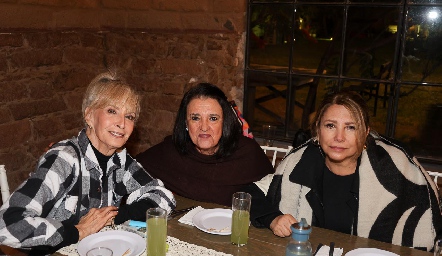  Laura Leiva, Graciela Valle y Lupita.