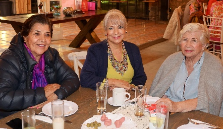  Elena Fernández,  Rosamaría y Coquis Acosta.