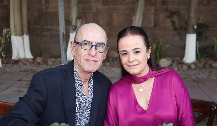   Miguel Olmos y Gabriela Rodríguez.