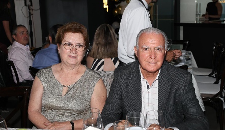   Mercedes de Reynoso y Bernardo Reynoso.