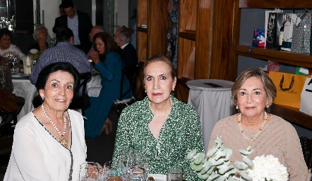   María del Carmen de Stevens, Marilú Verduzco y Rebeca Torres de Alcalde .