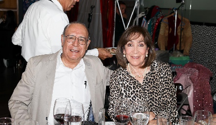  Adolfo Villasuso y Graciela Flores.