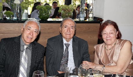  Bulmaro Corral, Héctor Acebo y Blanca Romero.