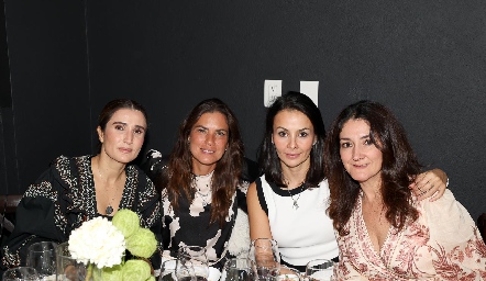  Lourdes Orozco, Valeria Ibarra, Adriana Revuelta y Mercy Lafuente.