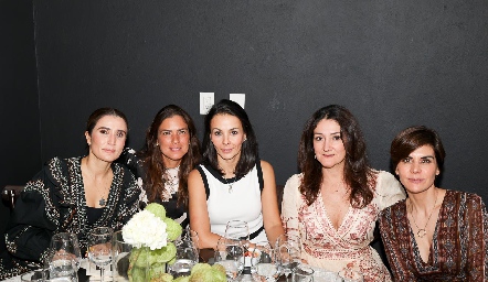  Lourdes Orozco, Valeria Ibarra, Adriana Revuelta, Mercy Lafuente y Karla Canseco.