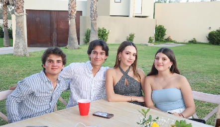  Álvaro, Miguel, Paloma y Cecilia.