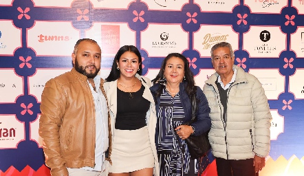  Ricardo, Karen, María Antonina y Roberto.