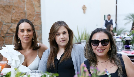  Carolina Silva, Mariana Rubín y Nathalie Morgenthaler.