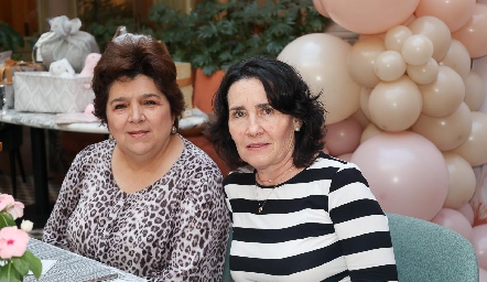  Claudia Robles y Lourdes López.