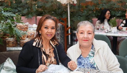  María Elena Enríquez y Ofelia Valerio.