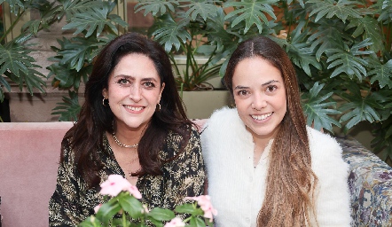  Lucía Berrones y Bere Leos.