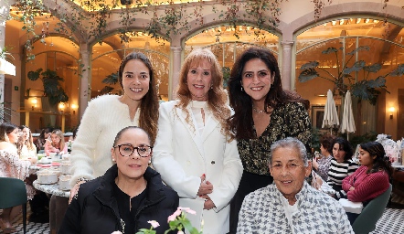  Bere Leos, Linda Castillo, Lucía Berrones,  Maricarmen Berrones y Martina Berrones.