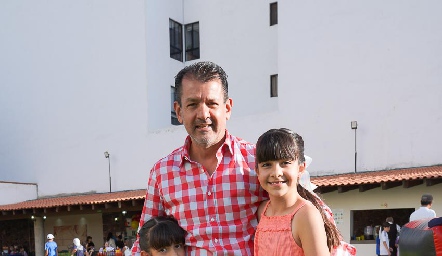  Emma, Inés y Obed Gutiérrez.