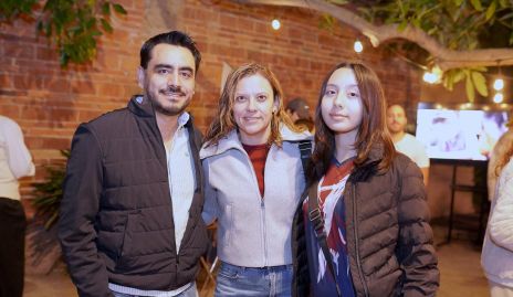  Roberto Villafaña, Minerva Franco y Jimena Villafaña