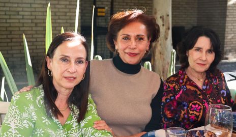  Carmen Bravo, Consuelo y Lourdes López.
