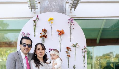  Luis Lárraga y María Canales con su hija Julia.