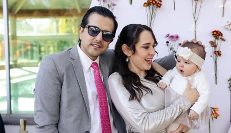  Luis Lárraga y María Canales con su hija Julia.