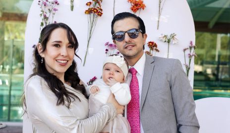 María Canales y Luis Lárraga con su hija Julia.