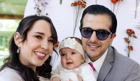  María Canales y Luis Lárraga con su hija Julia.