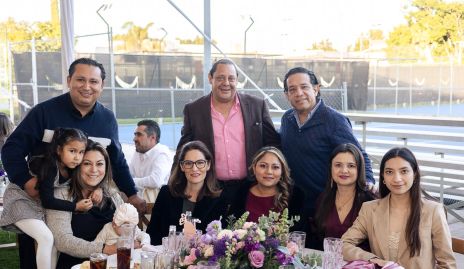  Juan Ignacio Silos, Laura Torres, Paulina Dantonanio, Clari Callejas, Fernando Gámez, Mafer Gámez, Mía Gámez, Itzia Cervantes, Itzia Corzo y Luis Cervantes.