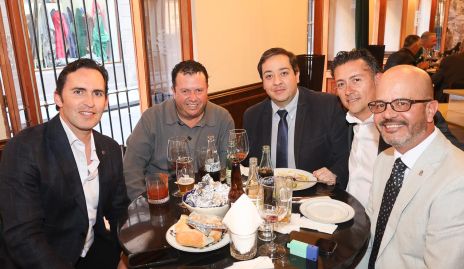  Edgardo Martínez, Roberto Meade, Raúl Rivera, Ernesto Esquivel y Guillermo Meade.