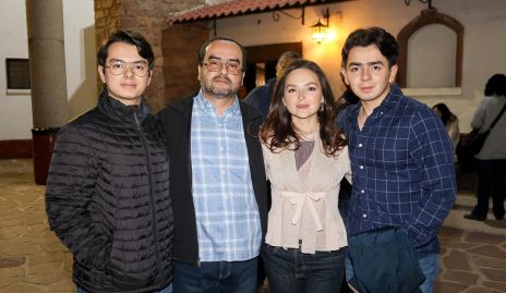  Guillermo Canosa, Guillermo Canosa, Yuemi Cordero y Máximo Canosa.